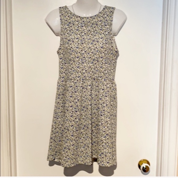 💟 1/2 price $10 💟 Blue Floral dress...like NEW!!! - Picture 5 of 11